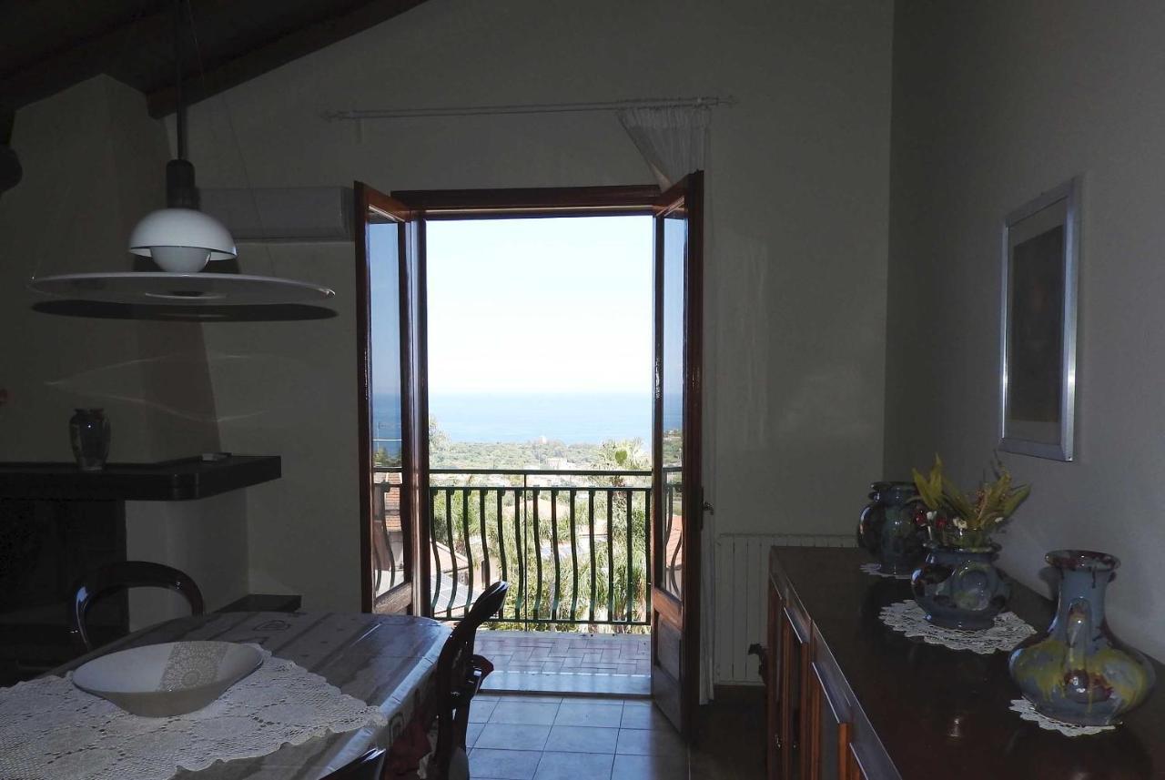 Mansarda Sul Mare Dei Ciclopi Appartement Aci Trezza Buitenkant foto